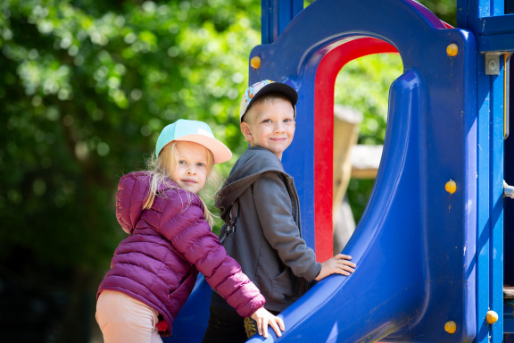 Ausbildungsstelle: Ausbildung zum Erzieher/zur Erzieherin (m/w/d) für 0- bis 10- Jährige in der Integrativen Kindertagesstätte "Moosmutzel" der AWO in Klausdorf
