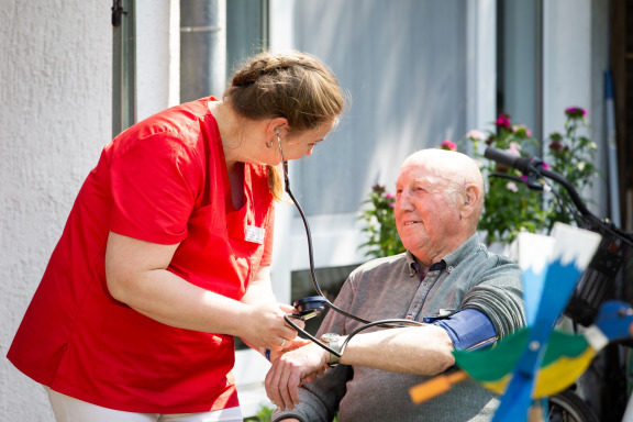 Ausbildungsplatz: Ausbildung zur/zum Pflegefachfrau/ Pflegefachmann im Ambulanten Pflegedienst der AWO in Tribsees