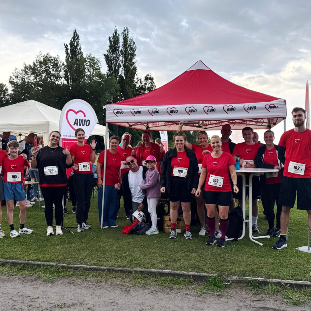 das Bild zeigt die Teilnehmenden der AWO beim Firmenstaffellauf